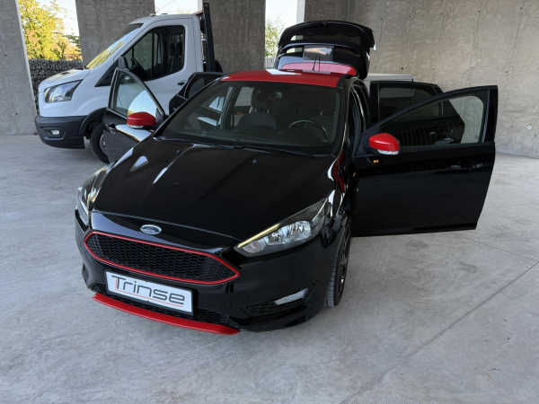 Ford Focus ST-Line Red Black